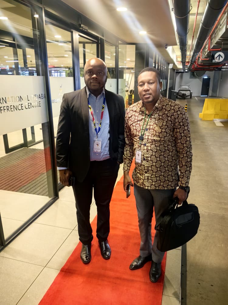 Kuda Kennedy Machiwana and Fumani Nkuna on the AGTC red carpet